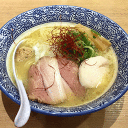 濃厚鶏白湯そば（780円）