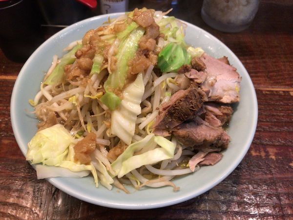 「中ラーメン(750円)」@立川マシマシの写真