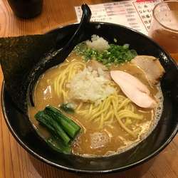 特製鶏白湯ラーメン