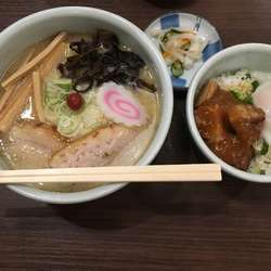 しおラーメンと温玉チャーシュー丼