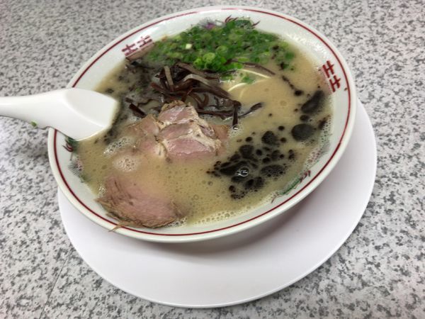 「マー油豚骨ラーメン(焦がしニンニク)」@ラーメン池田の写真