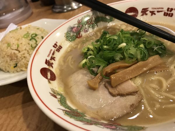 「チャーハン定食 980円」@天下一品 歌舞伎町店の写真