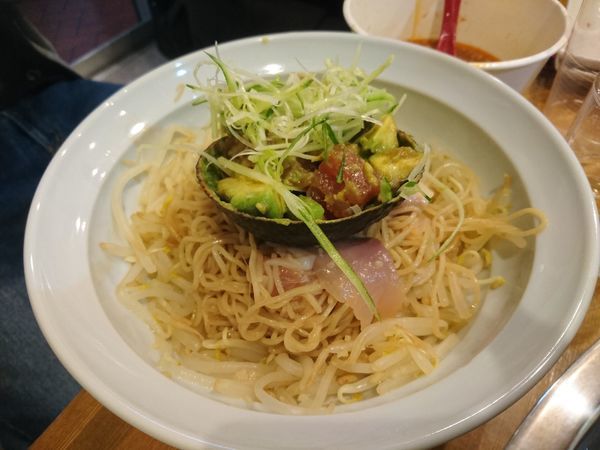 「【限定】マグロとアボカドのまぜそば780円 他いろいろ」@ラーメン カワタカの写真