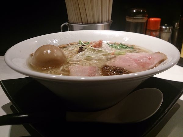 「塩そば+味玉」@SOBAHOUSE金色不如帰の写真