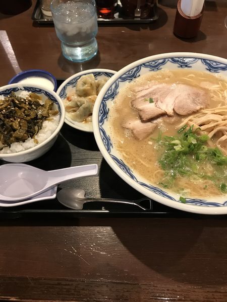 「博多ラーメン大盛セット」@博多麺房 赤のれん 丸ビル店の写真