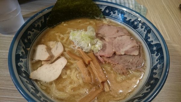 「醤油らーめん（780円）＋大盛り（0円）」@秋葉原つけ麺 油そば 楽の写真