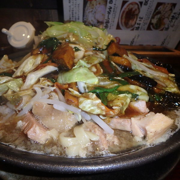 「スタ次郎 (980円)(麺中、野菜多め、脂普通、ニンニク普通」@俺の麺 豚と鳥の写真