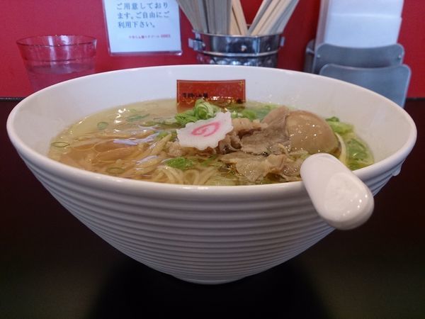 「黄金の鶏塩中華そば+味玉」@牛骨らぁ麺マタドール ANNEXの写真