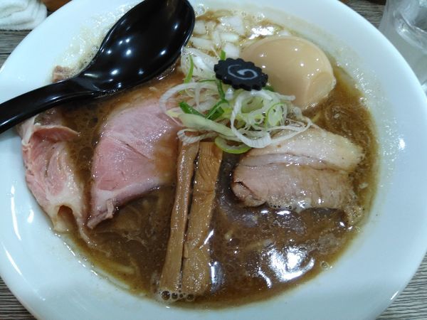 「肉煮干らーめん　味たま乗せ!」@らーめん 虎テツの写真