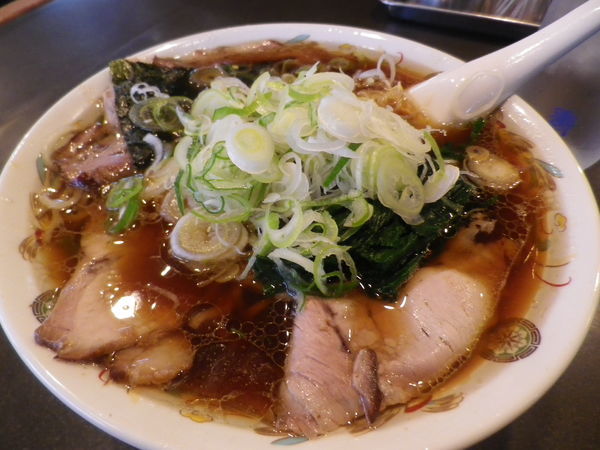 「青島チャーシュー＋ほうれん草＋薬味葱」@青島食堂 曲新町店の写真