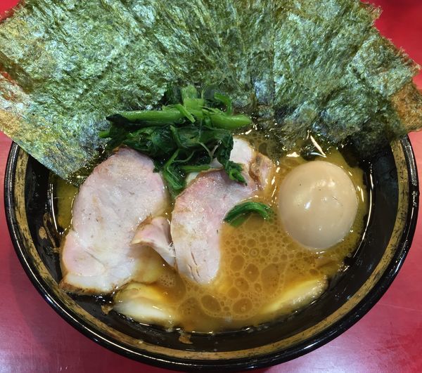 「チャーシューメン＋味玉＋海苔増し（￥810＋現金￥100）」@家系総本山 ラーメン吉村家の写真