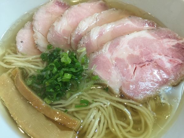 「チャーシューしお」@町田汁場 しおらーめん進化 町田駅前店の写真
