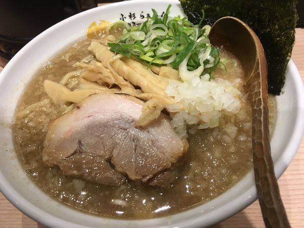 「煮干背脂らぁめん」@小杉らぁめん 夢番地の写真