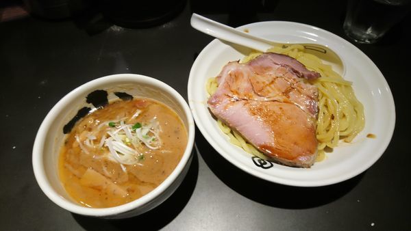 「濃厚つけ麺　白」@麺屋武蔵 武骨相傳の写真