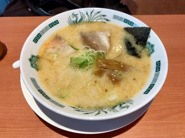 「とんこつらーめん」@日高屋 イーサイト籠原店の写真