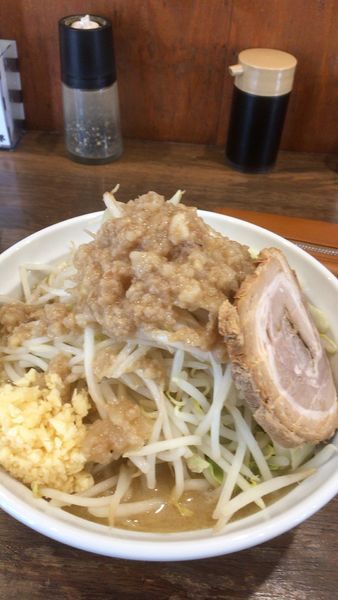 「爆麺 中 ニンニク みぞれ」@爆麺亭 所沢店の写真