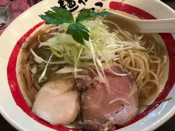 「塩そば 830円」@麺や でこの写真
