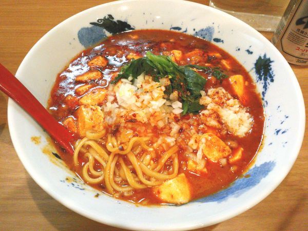 「狂辛麻婆ラーメン ￥890（納豆ver）・ニンニク」@ラーメン カワタカの写真