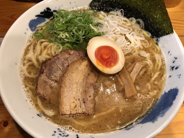 「鶏白湯魚介らーめん（大）」@麺屋 辰の写真