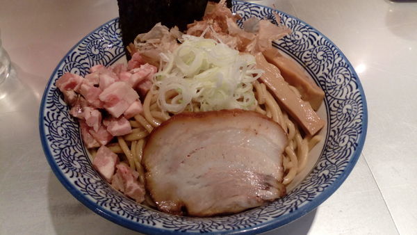 「油そば（780円）+中盛（50円）」@豚骨一燈の写真