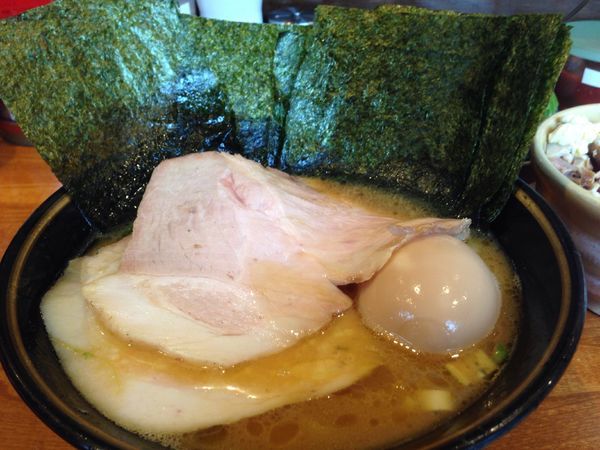 「ラーメン + 味玉」@末廣家の写真