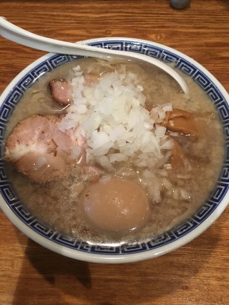 「背脂煮干しラーメン + 味付玉子」@神保町 可以の写真