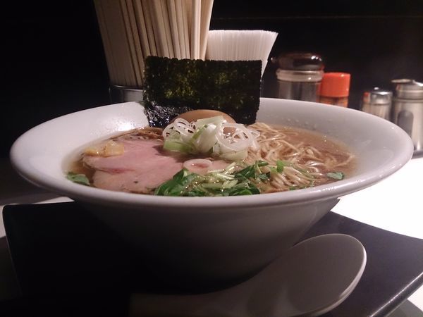 「鴨脂と蛤の醤油+味玉」@SOBAHOUSE金色不如帰の写真