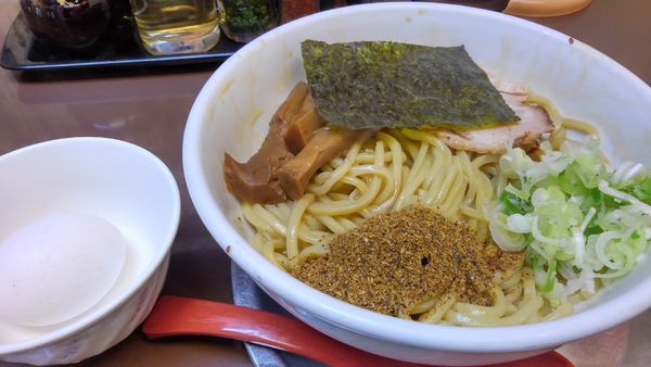 「油そば並盛 7?0円」@自家製太打麺 勢拉 行徳駅前店の写真