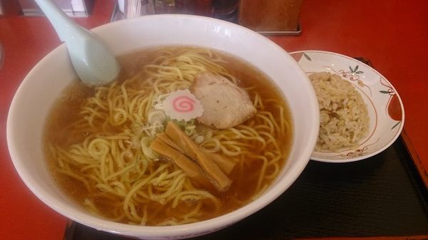 「ｼﾞｬﾝﾎﾞらーめん740円+半炒飯300円」@手打ラーメン 珍来 木田余店の写真