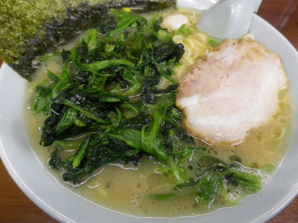 「醤油ラーメン＋ほうれん草」@ラーメン三國家 関内店の写真