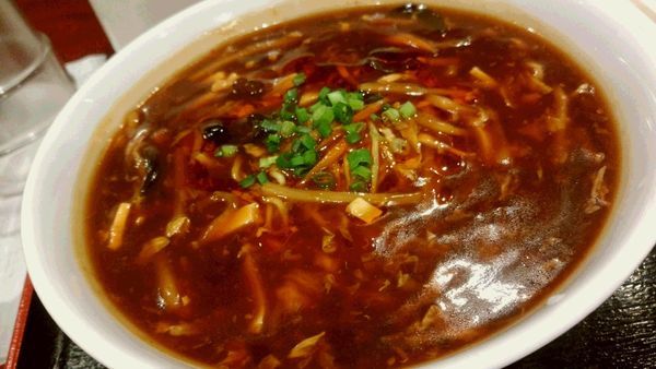 「酸辣スープ麺＋杏仁豆腐850円」@健康中華 青蓮 日本橋店の写真