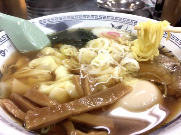 「ワンタンメン(594円)」@中華料理 一番 本店の写真
