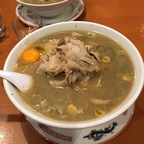 「チャーシュー麺（特大）➕生玉子」@末廣ラーメン本舗 高田馬場分店の写真