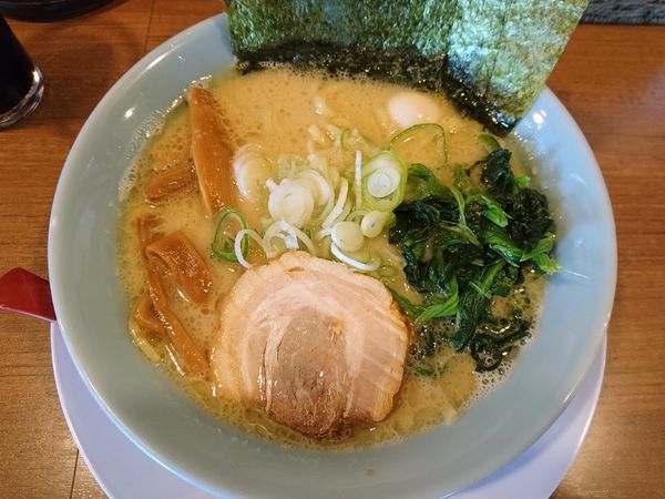 「豚骨醤油ラーメン（薄め、硬め、多め）」@富意家の写真
