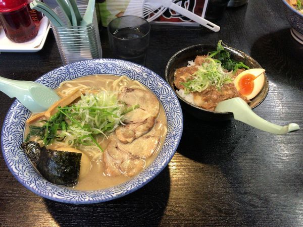 「ラーメン 豚骨醤油 チャーシュー丼」@麺屋 青山 本店の写真