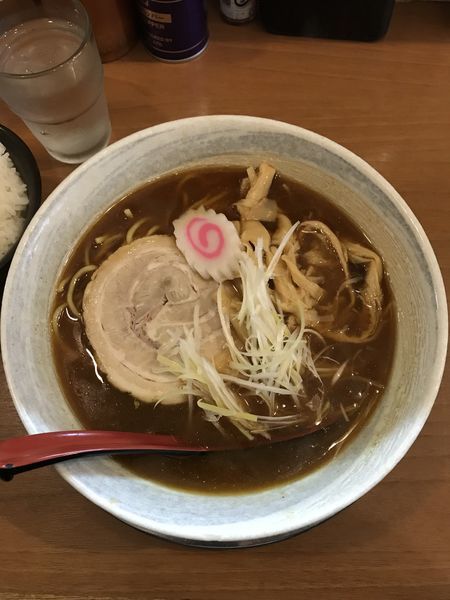 「煮干しらーめん」@栄昇らーめんの写真