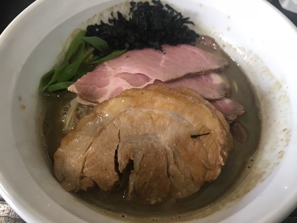 「濃厚煮干しそば+チャーシュー+和え玉」@陽はまたのぼるの写真