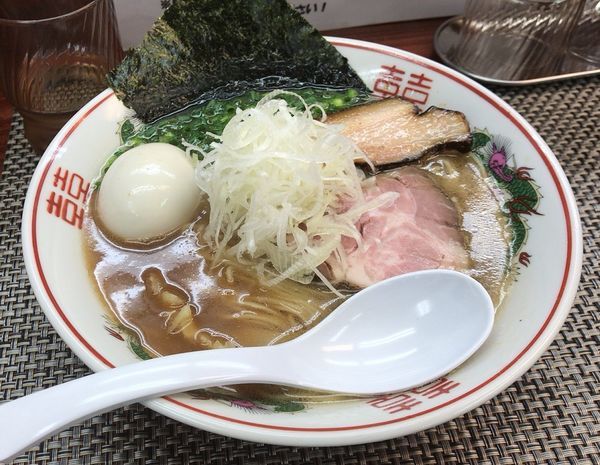 「裏煮干し豚骨醤油(限定)830円」@麺や 睡蓮の写真