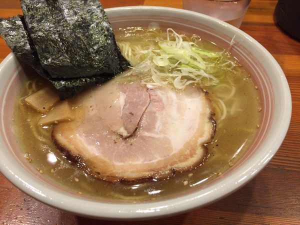 「塩ラーメン中盛」@らーめん 誠やの写真