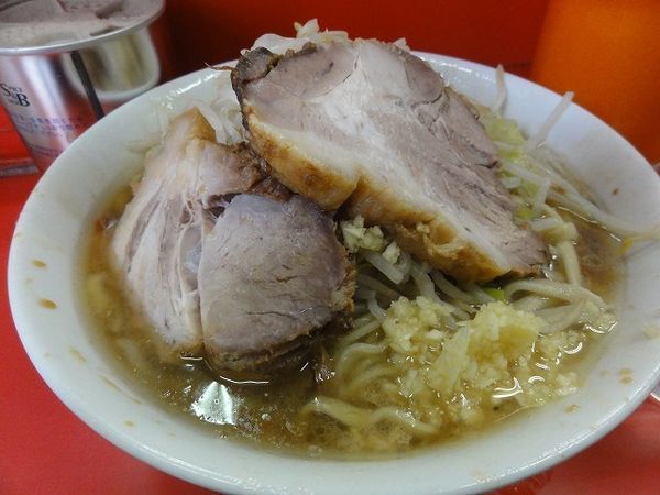 「ラーメン600円　野菜そのまま　ニンニク」@ラーメン二郎 三田本店の写真