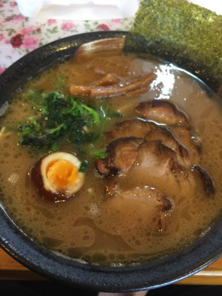 「チャーシュー麺大盛950円、硬め濃いめ」@六弦の写真