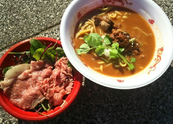 「【コラボ】牛の味噌 大地 850円＋ローストビーフのサラダ」@中華蕎麦とみ田 冨田治PRESENTS 松戸ラーメンサミットの写真