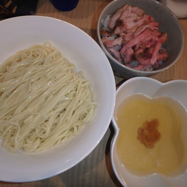 「【限定】鴨のフォアグラと雲丹のコンソメロワイヤル風つけめん」@菜の写真