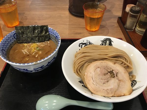 「濃厚つけ麺(大盛り)」@日本の中華そば富田 成田空港店の写真