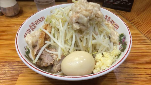 「ラーメン小（麺少なめ）」@ラーメン神豚 横須賀中央店の写真