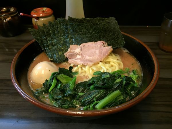 「味玉朝ラー（中盛り）のり・ほうれん草」@横浜家系らーめん 武術家の写真
