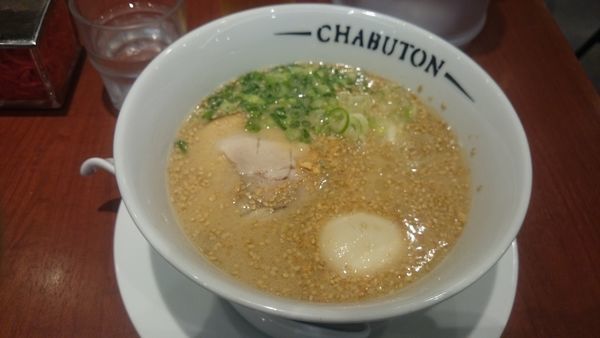 「味玉ちゃぶとんらぁめん(850円) +ライス(100円)」@ちゃぶ屋 とんこつ らぁ麺 CHABUTON ヨドバシ横浜店の写真