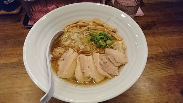「煮干し鶏そば　鶏チャー　穂付きメンマ」@麺屋 ゆるり。の写真