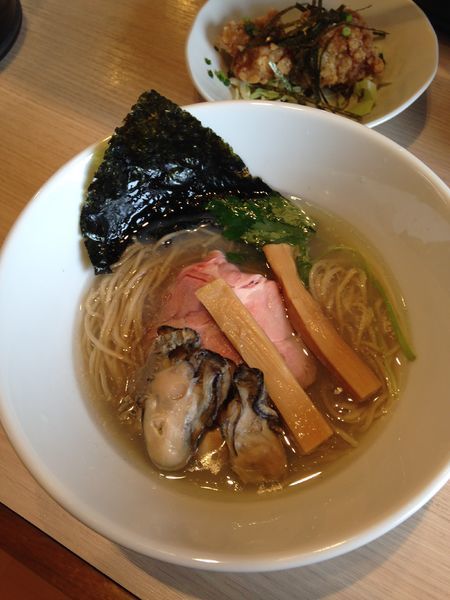 「牡蠣そば  唐揚げ」@寿製麺よしかわ 坂戸店の写真