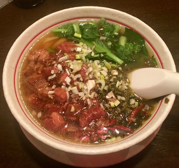 「牛肉辛麺 高菜入り 780円」@私家麺館・福の写真